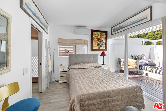 Building Photo - 27060 Malibu Cove Colony Dr