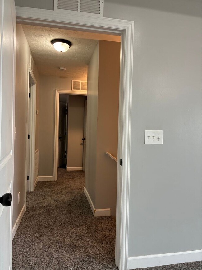 Building Photo - 103 Ashmore Ct
