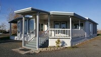 Building Photo - LIght Filled Rambler-Flexible lease term-