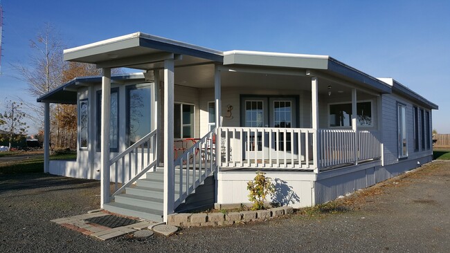 Primary Photo - LIght Filled Rambler-Flexible lease term-