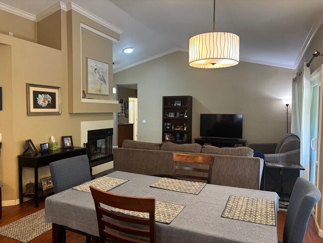 Building Photo - 252 Novina Pl