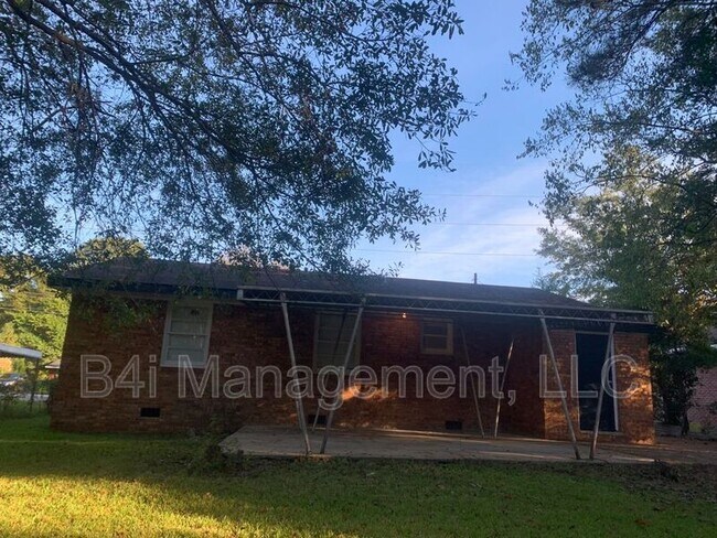Building Photo - 1045 Enoch Dr