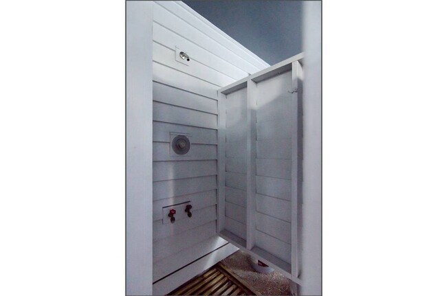 Building Photo - (W098) 4 Sea Oats Lane, Wrightsville Beach...