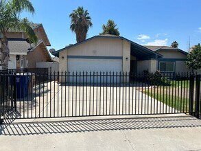 Building Photo - South Central Bakersfield House