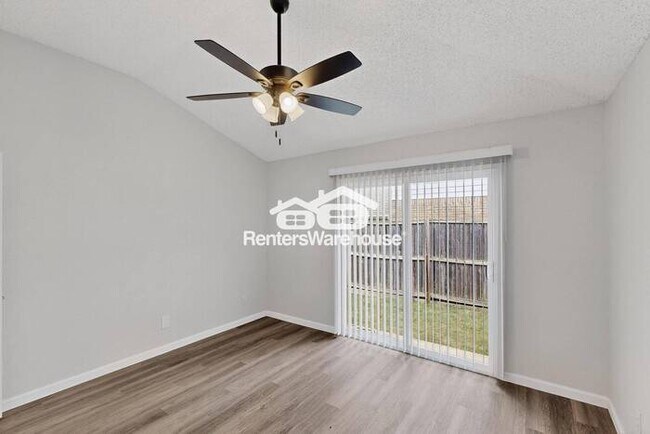 Building Photo - MOVE IN READY - 3BED/2.5BATH - CARROLLTON ...
