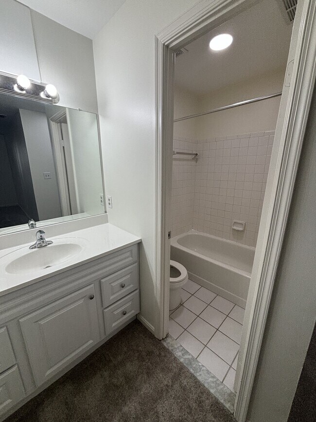 Building Photo - 4805 River Valley Way