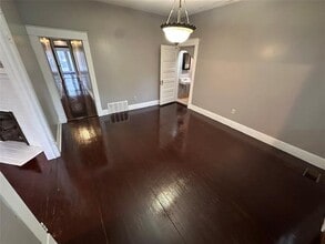 Building Photo - 5614 Columbia Ave