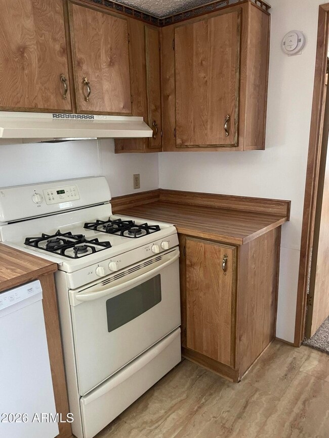 Building Photo - 415 E Villa Theresa Dr