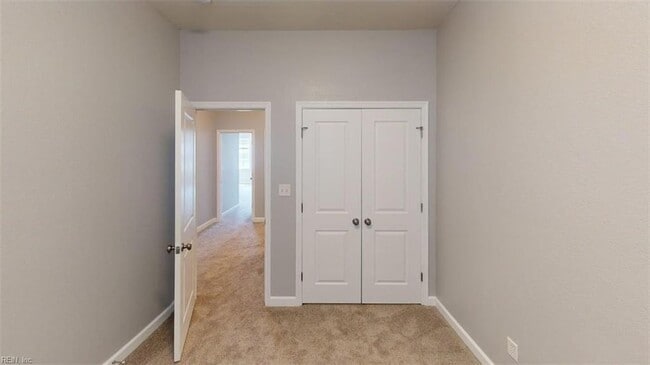 Building Photo - 5203 Lombard St