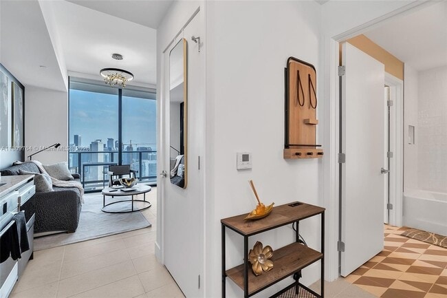 Building Photo - 601 NE 1st Ave