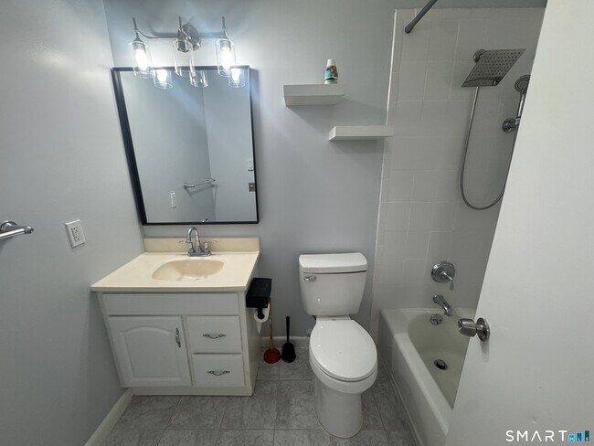 Building Photo - 4 Glenwood Ave