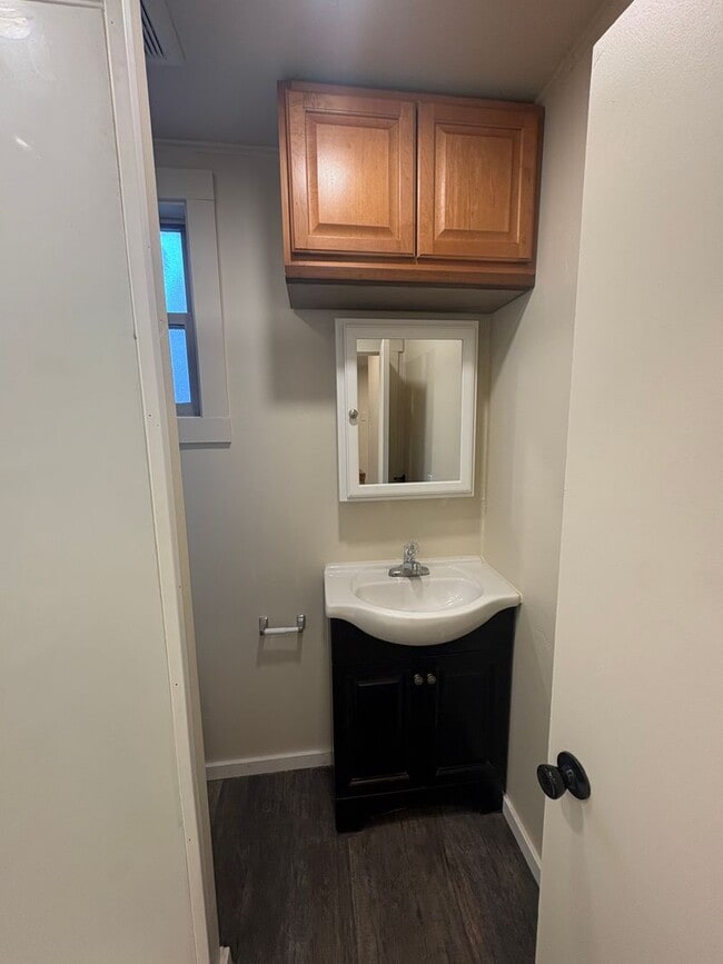 Building Photo - 1 Bedroom Apartment in Camellia Park