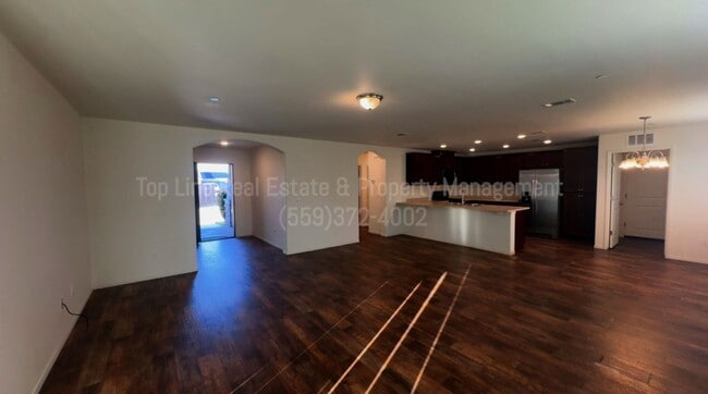 Building Photo - Newer home in desirable part of Visalia!!