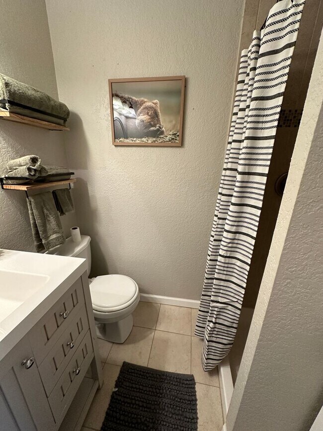 Building Photo - 2807 Benton St.