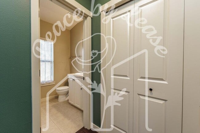 Building Photo - 8838 NE Brentford Way