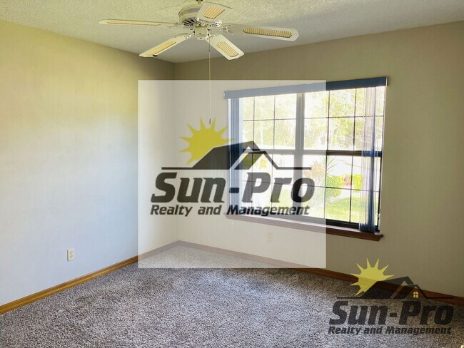 Building Photo - 1113 Oak Forest Cir