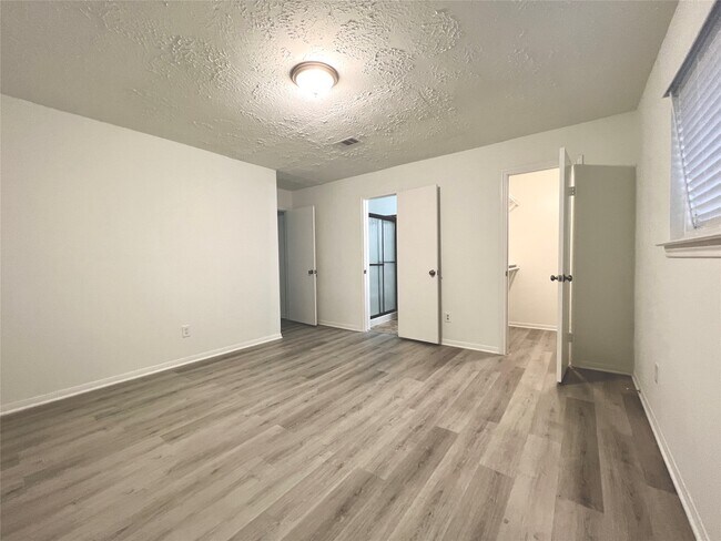 Building Photo - 947 Grand Jct Dr