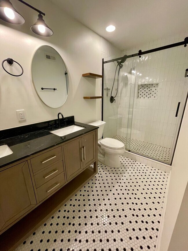 Building Photo - 515 Basswood Ave