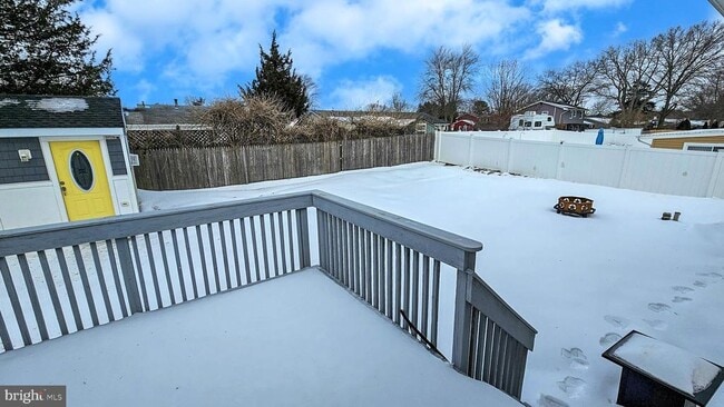 Building Photo - 213 8th St