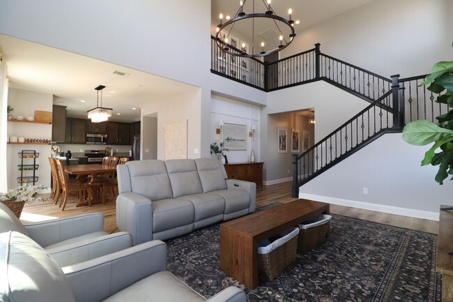 Building Photo - Great Pasadera Home