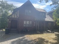 Building Photo - 772 Woodlawn Rd
