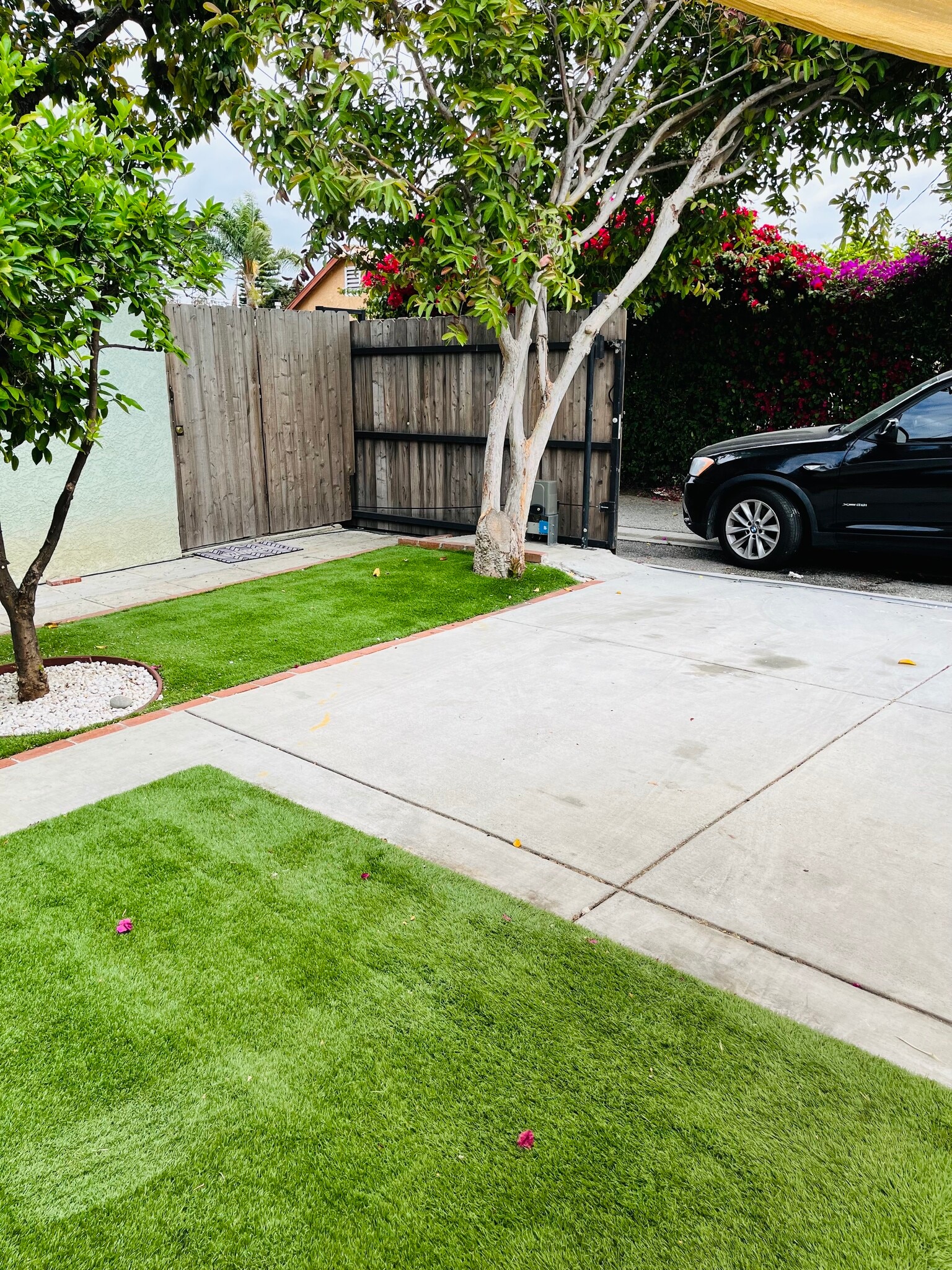 Building Photo - 1170 Esperanza St