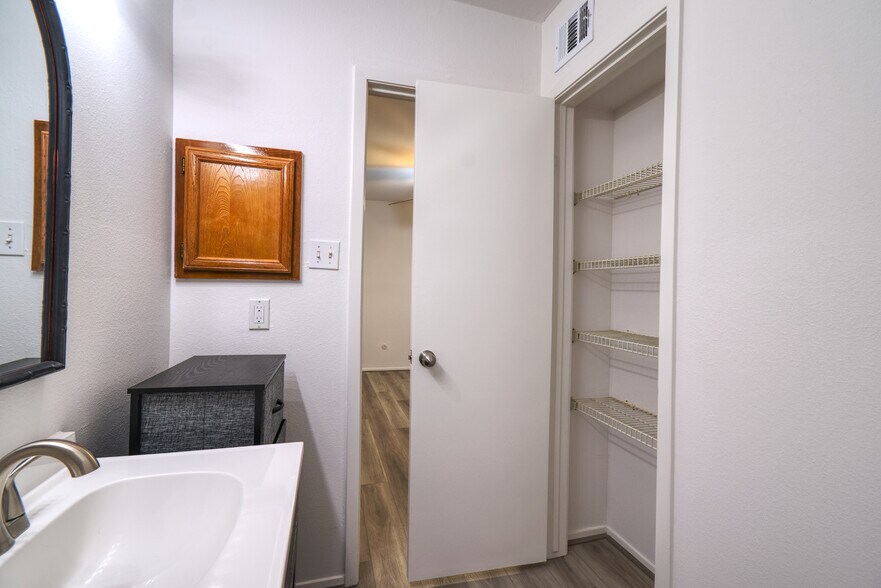 Secondary Bathroom, in an en-suite design with the secondary bedroom. - 2025 Augusta Dr