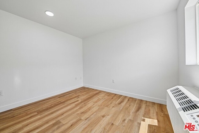 Building Photo - 219 E 87th St