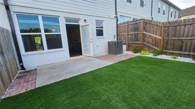 Building Photo - 300 Auburn Valley Wy