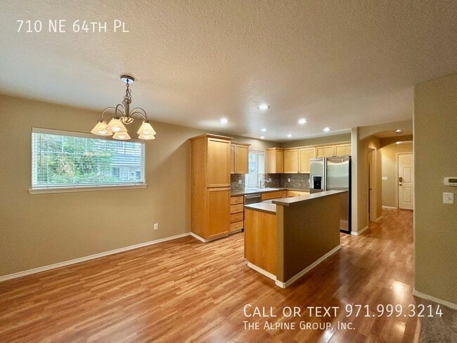 Building Photo - 710 NE 64th Pl
