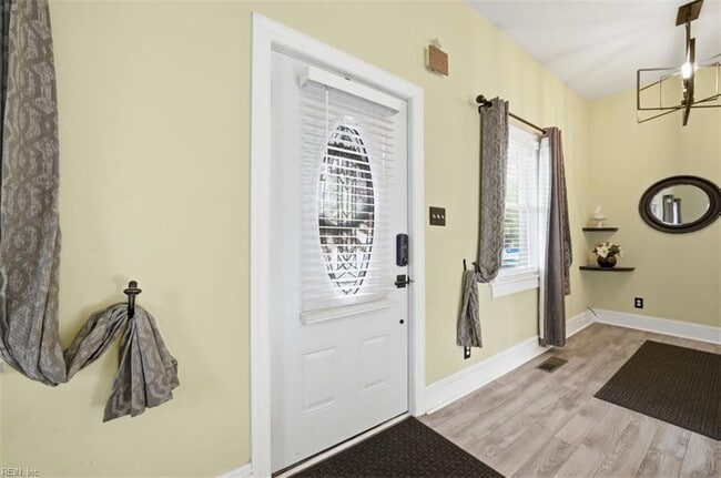 Building Photo - 1325 W Little Creek Rd