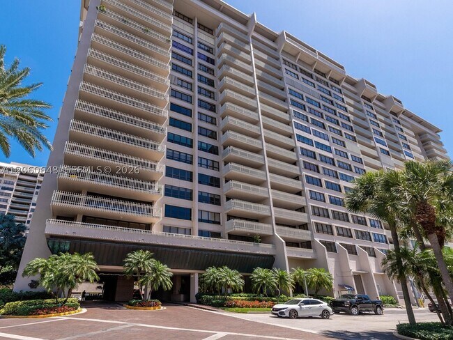 Building Photo - 2 Grove Isle Dr