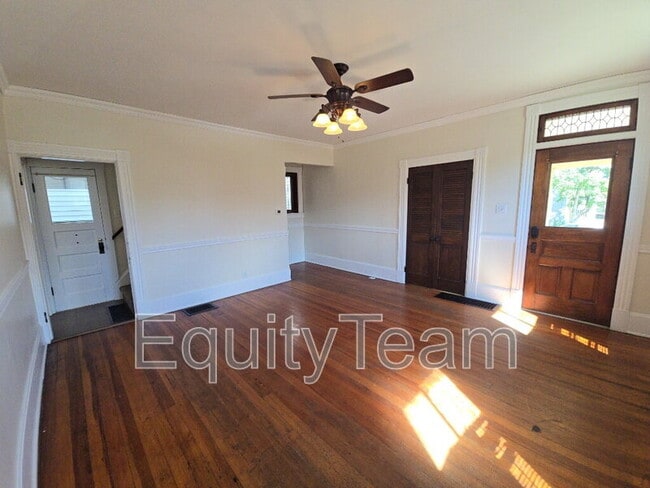 Building Photo - 137 S F St