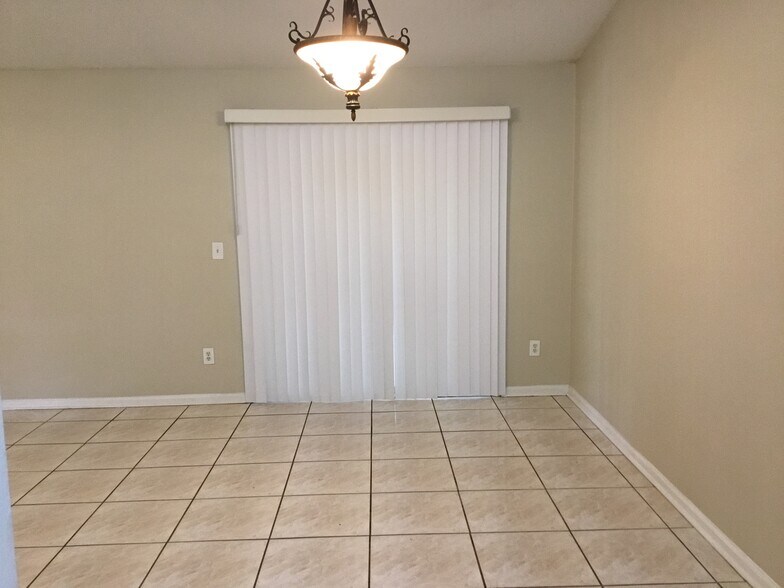 Building Photo - 1773 Chandelier Cir E