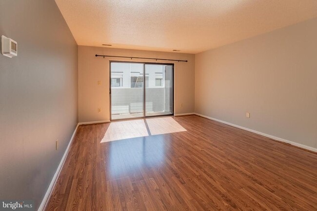 Building Photo - 1625 Carriage House Terrace