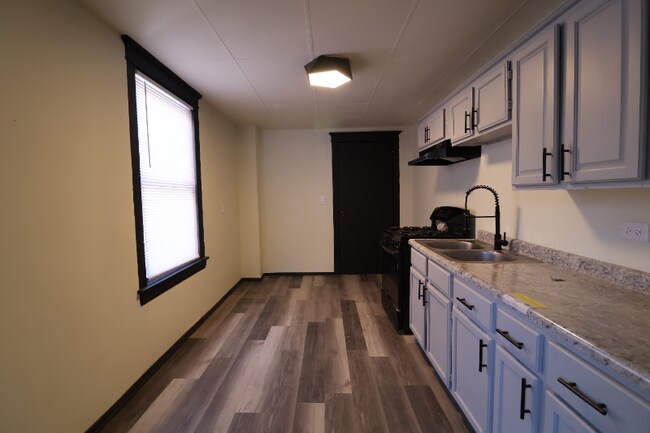 Building Photo - 673 Delaware St