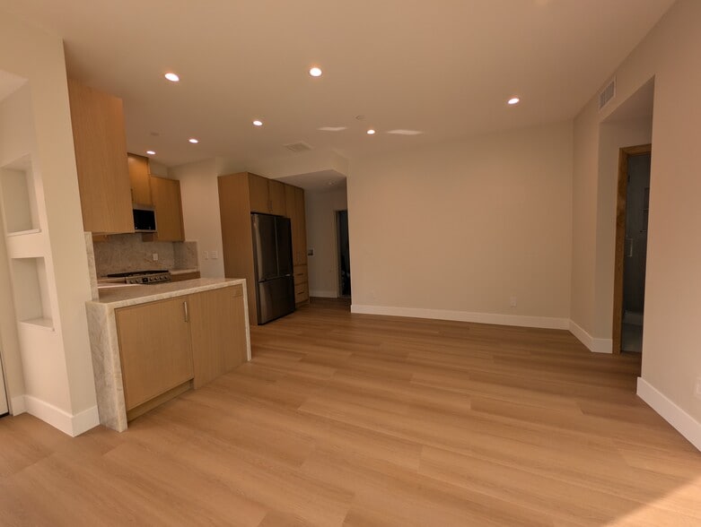 Building Photo - 6330 Mary Ellen Ave