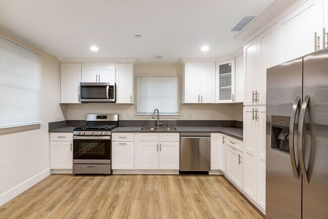 Building Photo - Brand New 2BR/1BA with Downtown LA Views in Historic Pico Union - First Time  on Market!