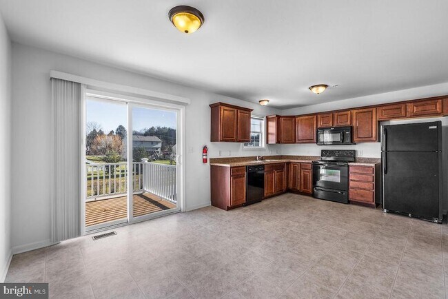 Building Photo - 112 Breezewood Dr
