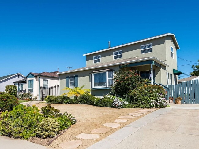 Building Photo - 7848 Bleriot Ave