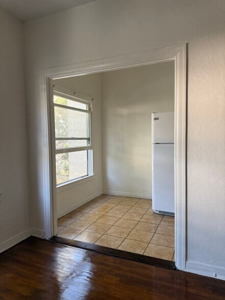 Building Photo - 2025 Cheremoya Ave