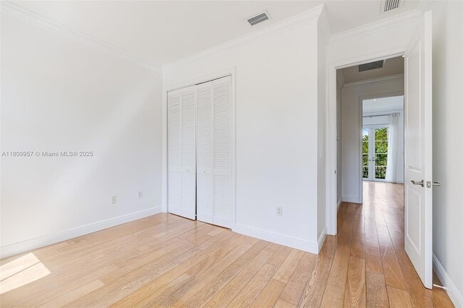 Building Photo - 464 Fernwood Rd