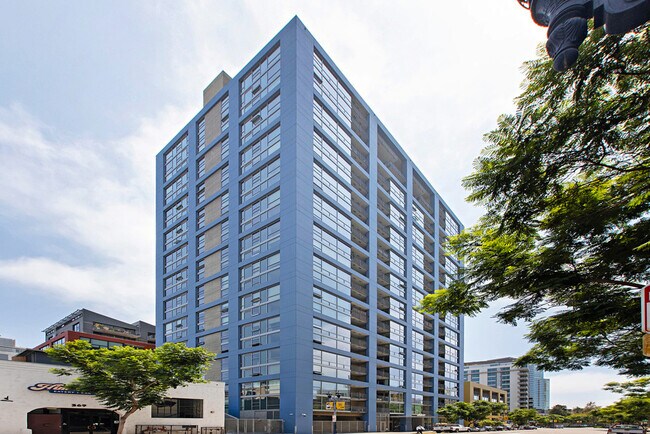 Building Photo - 321 Tenth Ave