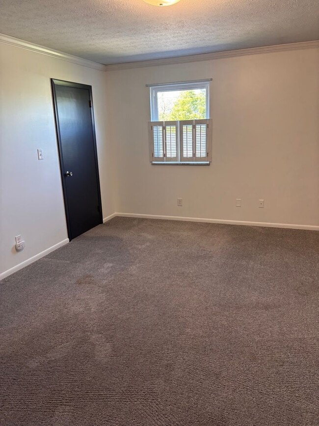 Building Photo - Single Family Home located in North Hills....