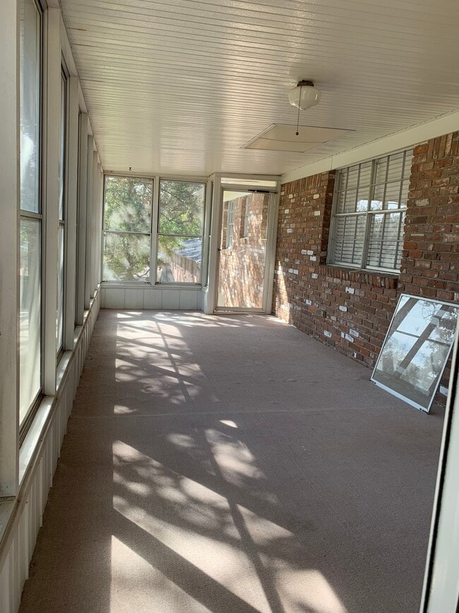 Building Photo - 5408 N Cedar St