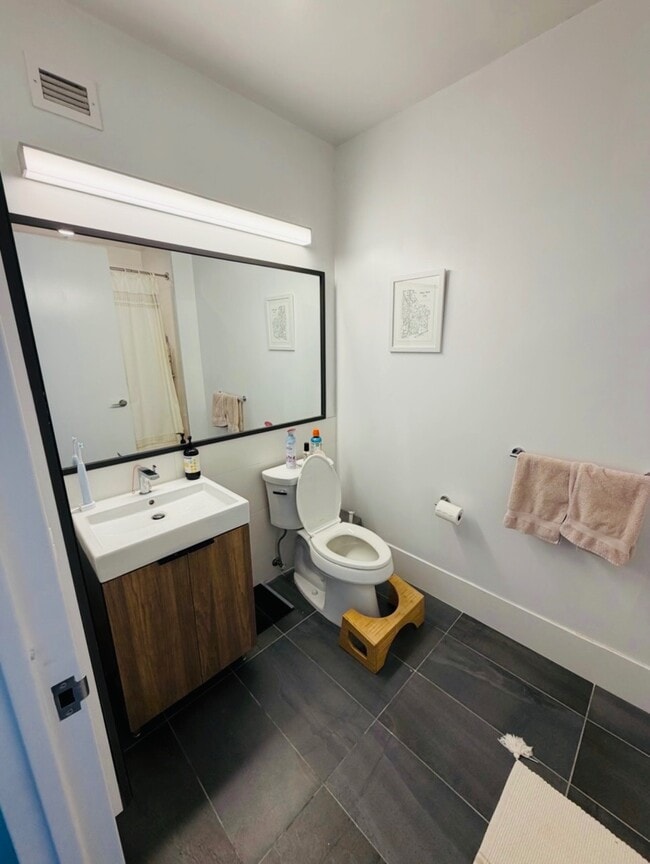 Building Photo - 1-15-15 57th Ave