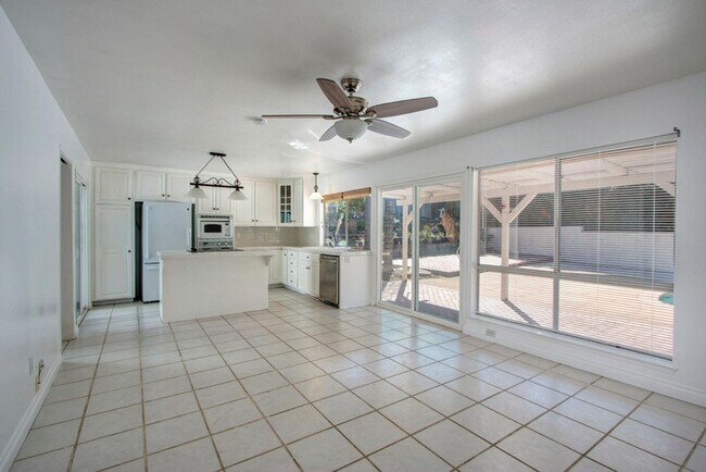 Building Photo - Beautiful 4B/2BA Home in Rancho Bernardo for Lease!