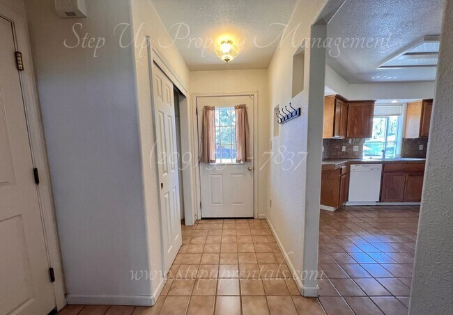 Building Photo - 3 Bedroom 1.5 Bath Townhome near Racetrack Neighborhood!