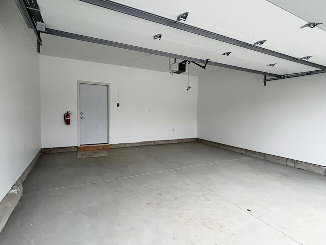 Building Photo - 1400 8th St