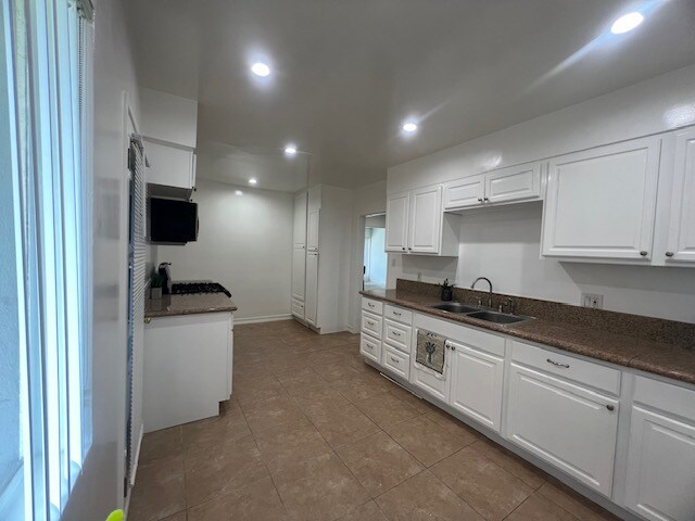 Building Photo - 1690 Amberwood Dr
